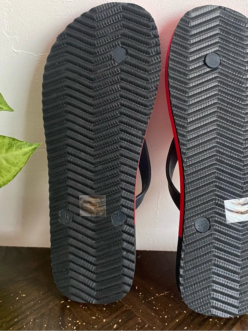 New Polo Ralph Lauren Red & Black Flip Flops Men’s Sz 8D,9/10D, 11/12D